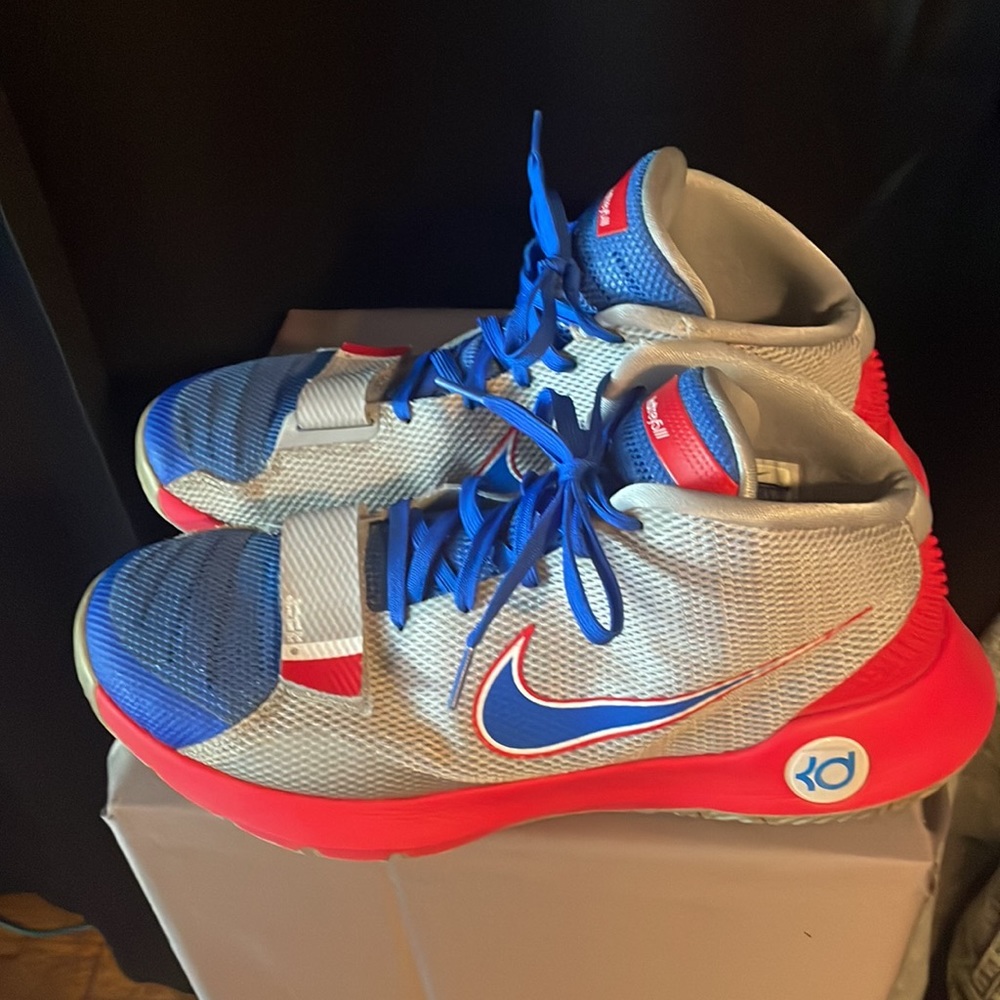Nike Kd Men’s size 13 gray blue and red good condition